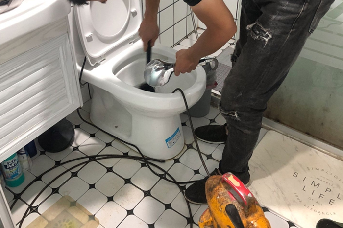 浑南马桶堵塞自己疏通还是找师傅?专业上门服务让你省时更省心